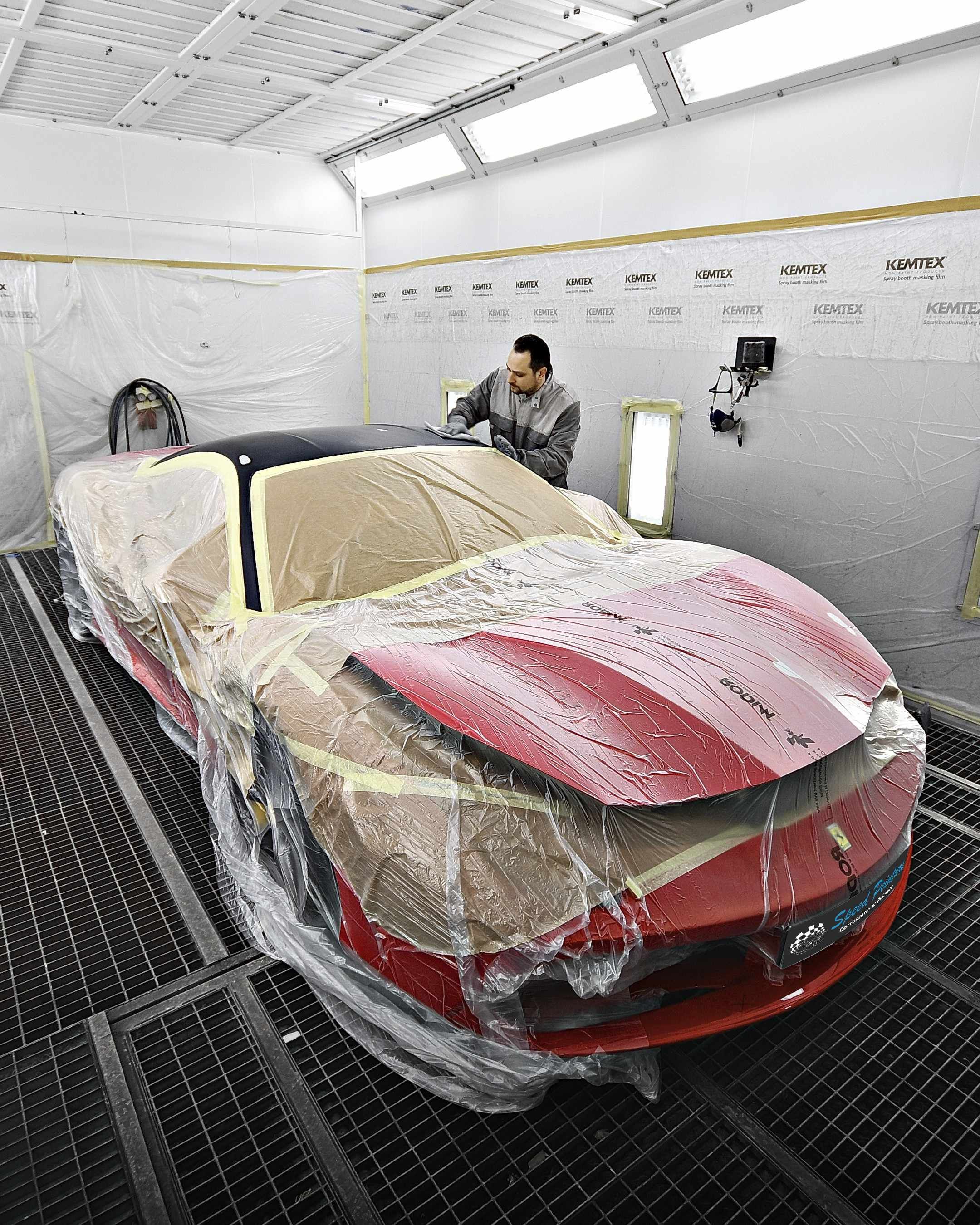 Carrosserie Dijon Ferrari cabine de peinture